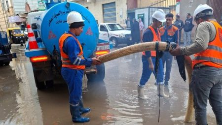 خطة طوارئ متكاملة.. مياه كفرالشيخ تكثف جهودها للتعامل مع الأمطار| صور