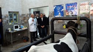 رئيس الوزراء يتفقد الوحدة البيطرية بقرية نوى ضمن مشروعات حياة كريمة بالقليوبية