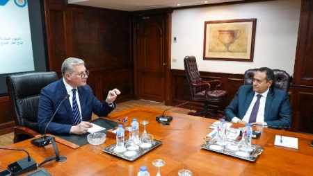 وزير البترول يتابع مشروعات زيادة إنتاج الغاز خلال العام الجديد