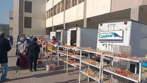 سيارات لبيع اللحوم والسلع الغذائية بجامعة العاصمة