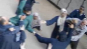 خلافات زوجية تدفع شخصين و3 سيدات للتعدي على آخر في الشرقية