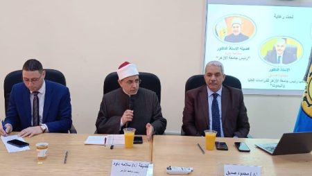 رئيس جامعة الأزهر يلقي محاضرة عن كتابة الرسائل العلمية لباحثي تتارستان