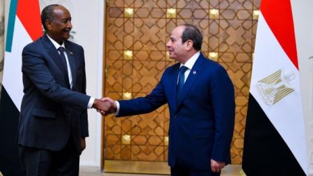 البرهان بعد عودته إلى السودان: شكرا لمصر ولـ الرئيس السيسي