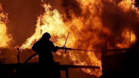 حريق مروّع في ملهى ليلي بجوا يودي بحياة 25 شخصًا بينهم سياح