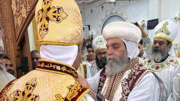 الأنبا بيشوي يرأس سيامة كاهن جديد بكنيسة العذراء والملاك ميخائيل | صور