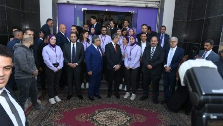 محافظ الدقهلية ووزير الاتصالات يتفقدان سير العمل بسنترال المنصورة