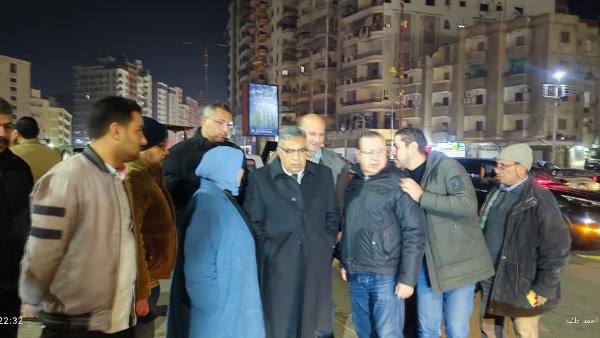 محافظ الدقهلية يتفقد أعمال إصلاح تسرب مياه بشارع قناة السويس