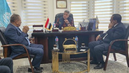 حي جنوب الغردقة يستقبل عضو مجلس الشيوخ لمناقشة طلبات المواطنين.. ويؤكد: نعمل معا لخدمة المواطنين