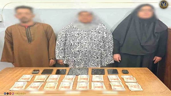 بالهاتف..حبس ربات منزل محجبات تزعمن تشكيل لسرقة الأموال من الحسابات