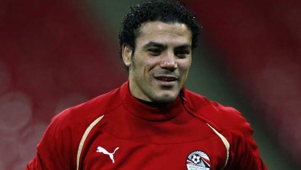 عمرو زكي يكشف كيف أضاع الزمالك عرض أستون فيلا التاريخي وأسباب فشل انتقاله للأهلي