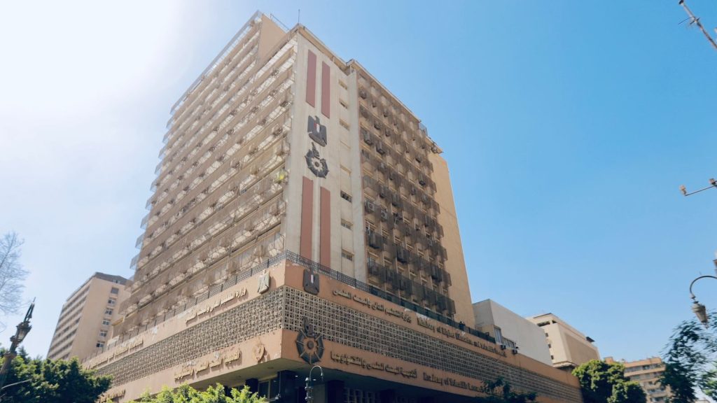 فرصة ذهبية للباحثين المصريين .. تمديد التقديم لمنح زيارات قصيرة الأجل حتى 30 ديسمبر