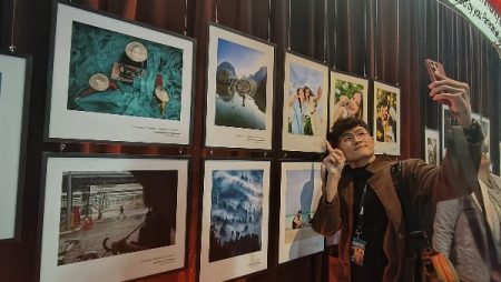 صور تهمس وأضواء تعترف.. تفاصيل أكبر معرض صور للمحمول