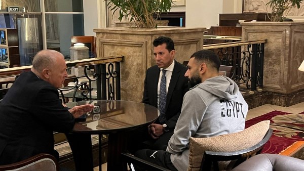 وزير الرياضة يلتقى محمد صلاح ويحفز منتخب مصر قبل أمم إفريقيا بالمغرب