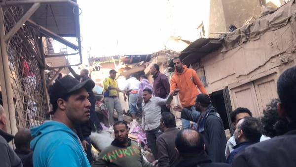 أحياء مصابين بجروح وكدمات.. انتشال 6 من أسفل أنقاض عقار إمبابة