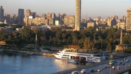 حالة الطقس غدا.. الأرصاد تتوقع جوا دافئًا نهارًا شديد البرودة ليلا