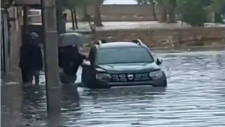 مشهد مؤلم.. استغاثة مسنة محاصرة وسط مياه الفيضانات بالمغرب