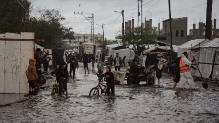 بعد ضربها لليونان وقبرص.. العاصفة “بايرون” تقترب من الشرق الأوسط