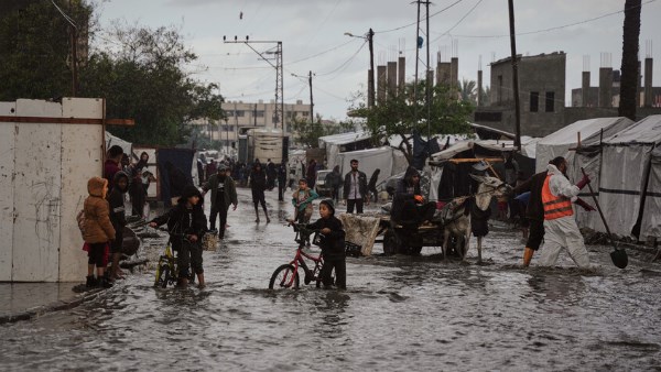 بعد ضربها لليونان وقبرص.. العاصفة “بايرون” تقترب من الشرق الأوسط