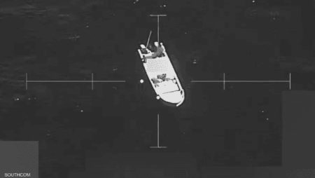 مقتل 8 أشخاص بغارات أمريكية على قوارب بشرق المحيط الهادئ