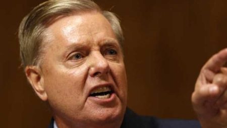 تصريحات نارية من سيناتور أمريكي لدعم قرار «ترامب» بمُصادرة ناقلة نفط