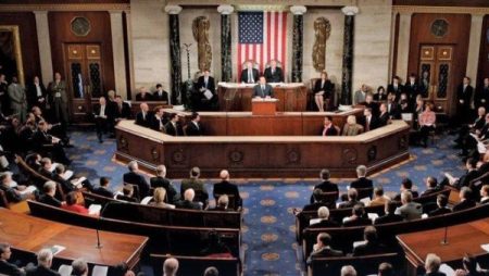 النواب الأمريكي يقر مشروع قانون شامل للسياسة الدفاعية بـ 900 مليار دولار