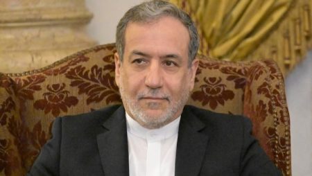 وزير الخارجية الإيراني يزور روسيا بعد غد