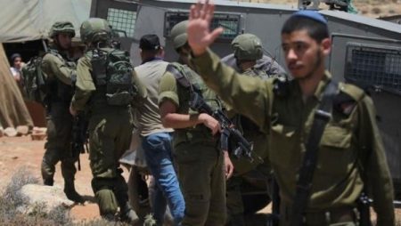 قوات الاحتلال تعتقل 3 متضامنين أجانب و6 فلسطينيين في رام الله