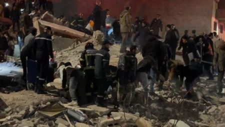 الصحة المغربية: وفاة 4 أطفال وإصابة 12 شخصًا في انهيار منزلين بمدينة فاس |صور
