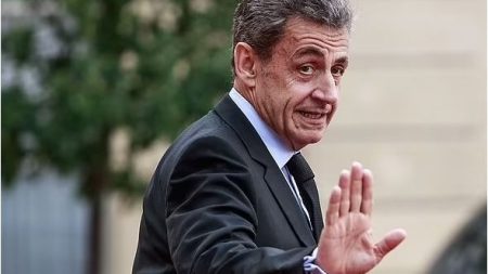 اسم القذافي يعود للواجهة .. اتهامات جديدة تطارد ساركوزي