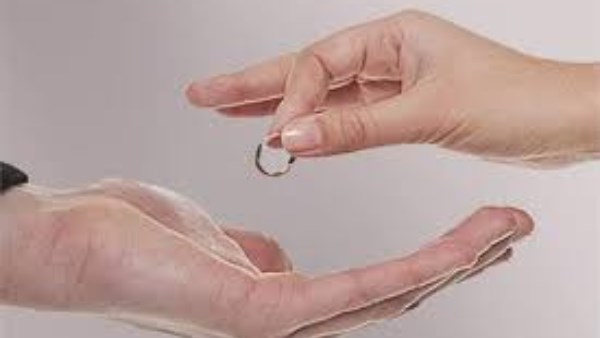 300 ألف حالة خلع سنويا في مصر.. هل القائمة والذهب السبب؟