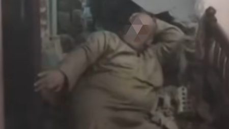 هدما جدار الغرفة.. شخصان يتعديان على شقيقهما بكفر الشيخ من أجل الميراث |فيديو