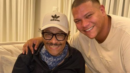 أطيب وأحسن أب.. أحمد عبد الحميد يودع والده بصورة آخر عيد ميلاد له