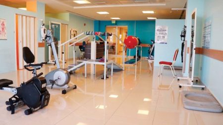 كيف واجهت الصحة مراكز علاج الإدمان غير المرخصة؟ عبد المجيد يكشف