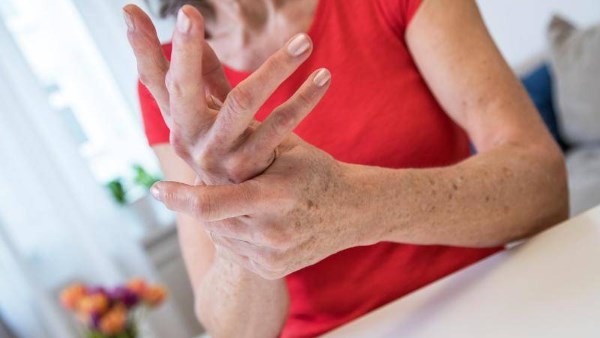 ماذا تعرف عن النقرس ؟ وما علاقته بأمراض الكلى وآلام المفاصل