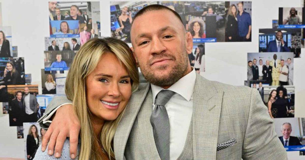 كونور مكجريجور يتزوج من خطيبته دي ديفلين في الفاتيكان: “يوم خاص بشكل لا يصدق” (حصريًا)