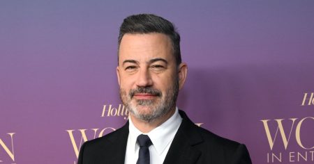 جيمي كيميل يتحدى دونالد ترامب في مسابقة المواهب، ويتحدث عن تجديد البرامج الحوارية