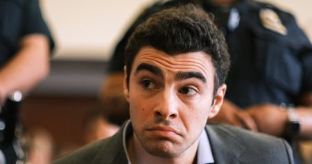 قائمة مهام لويجي مانجيوني المزعومة بعد الكشف عن مقتل الرئيس التنفيذي: “نتف الحواجب” و”التحقق من التقارير” والمزيد