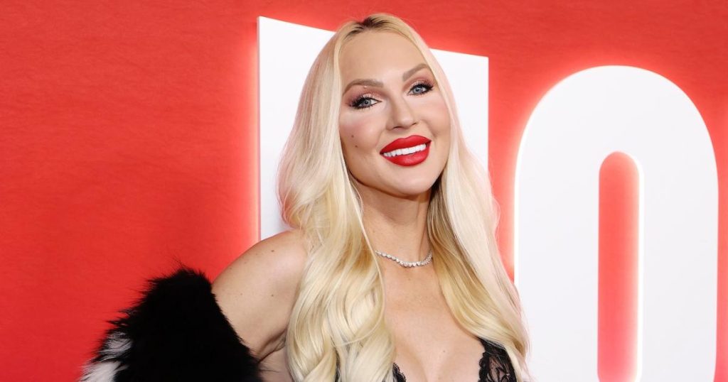 “بيع الغروب” الشب كريستين كوين تنتقد إريكا كيرك لكونها “في كل مكان ولكن مع أطفالها”