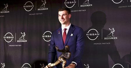 رد فعل الفائز بكأس Heisman فرناندو ميندوزا على مقابلة ما بعد اللعبة الفيروسية: “ربما كان الأمر كثيرًا”