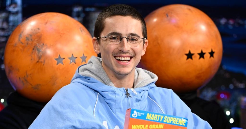 تيموثي شالاميت يمزح حول “إطار فقر الدم” على علبة حبوب القمح أثناء ظهور “عرض الليلة”