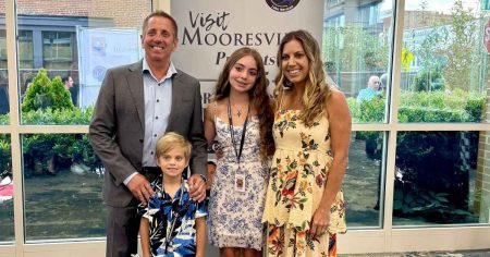 عائلة جريج بيفل تخرج عن صمتها بعد وفاة نجم ناسكار وزوجته وطفليه