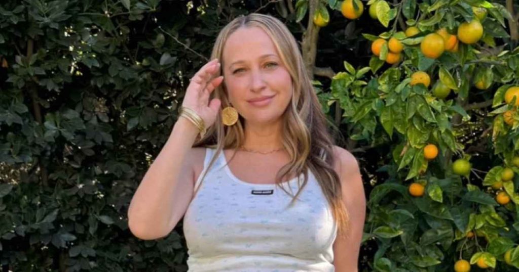 زوجة توبي ماغواير السابقة جينيفر ماير حامل بالطفل رقم 3، وهو الأول لها من خطيبها جيفري أوغونليسي