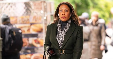 تقول كارين بيتمان إن مضيفي البرامج التلفزيونية أخبروها أنهم “يُثيرون” من خلال برنامج “The Morning Show”: “هل هذا صحيح؟” (حصري)