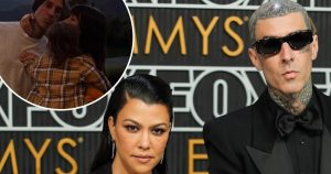 كورتني كارداشيان تنشر صورًا عائلية نادرة لابنها روكي البالغ من العمر عامين إلى جانب زوجها ترافيس باركر