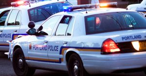 ألقت الشرطة القبض على والد من ولاية أوريغون بتهمة ضرب ابنه البالغ من العمر أيامًا حتى الموت