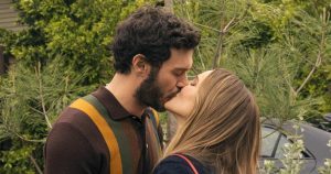 كل ما يجب معرفته عن الموسم الثالث من مسلسل “لا أحد يريد هذا” حتى الآن: طاقم الممثلين والمؤامرة والمزيد