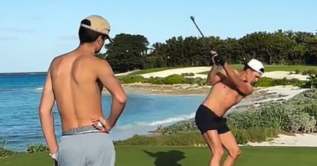 توم برادي يحتفل بالعطلات مع ابنه جاك بعد الزفاف السري لزوجته السابقة جيزيل بوندشين