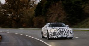 الجولة الأولى لسيارة جاكوار Type 00 EV: لا تزال تبدو غريبة، لكنها سريعة للغاية