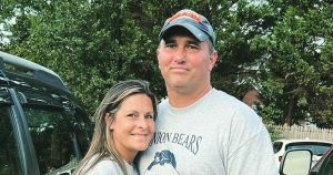 تبدأ عائلة مدرب كرة القدم المفقود في المدرسة الثانوية ترافيس تورنر بحثها الخاص وسط اختفائه