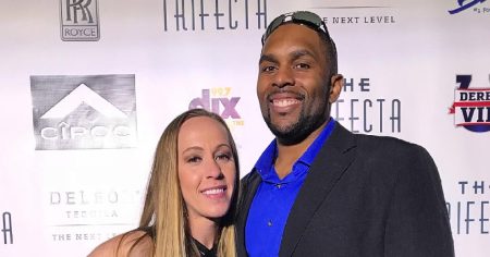 هل شيرون مور متزوجة؟ تعرف على زوجة مدرب كرة القدم المطرود في ميشيغان كيلي مور